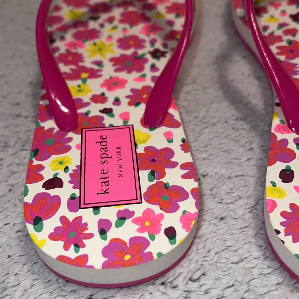 Women's Kate Spade NEW pink/floral flip flops, sandals,  sz 6
